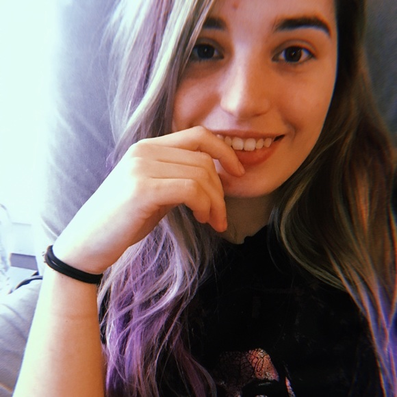 Meet your Posher, Isabelle - Picture 1 of 1